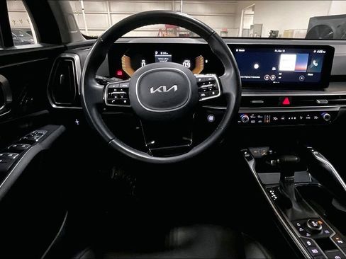 Used 2024 Kia Sorento S image 5