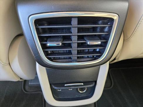 Used 2016 Lincoln MKX Select w/ Select Plus Package FWD image 18