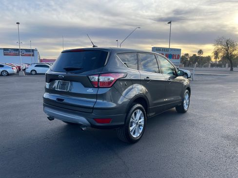 Used 2017 Ford Escape SE FWD image 5