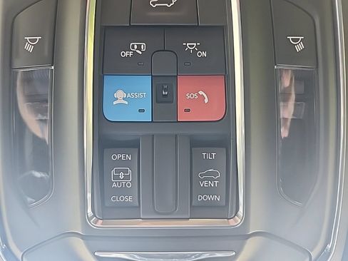 Certified 2023 Jeep Grand Cherokee Altitude AWD/4WD image 36