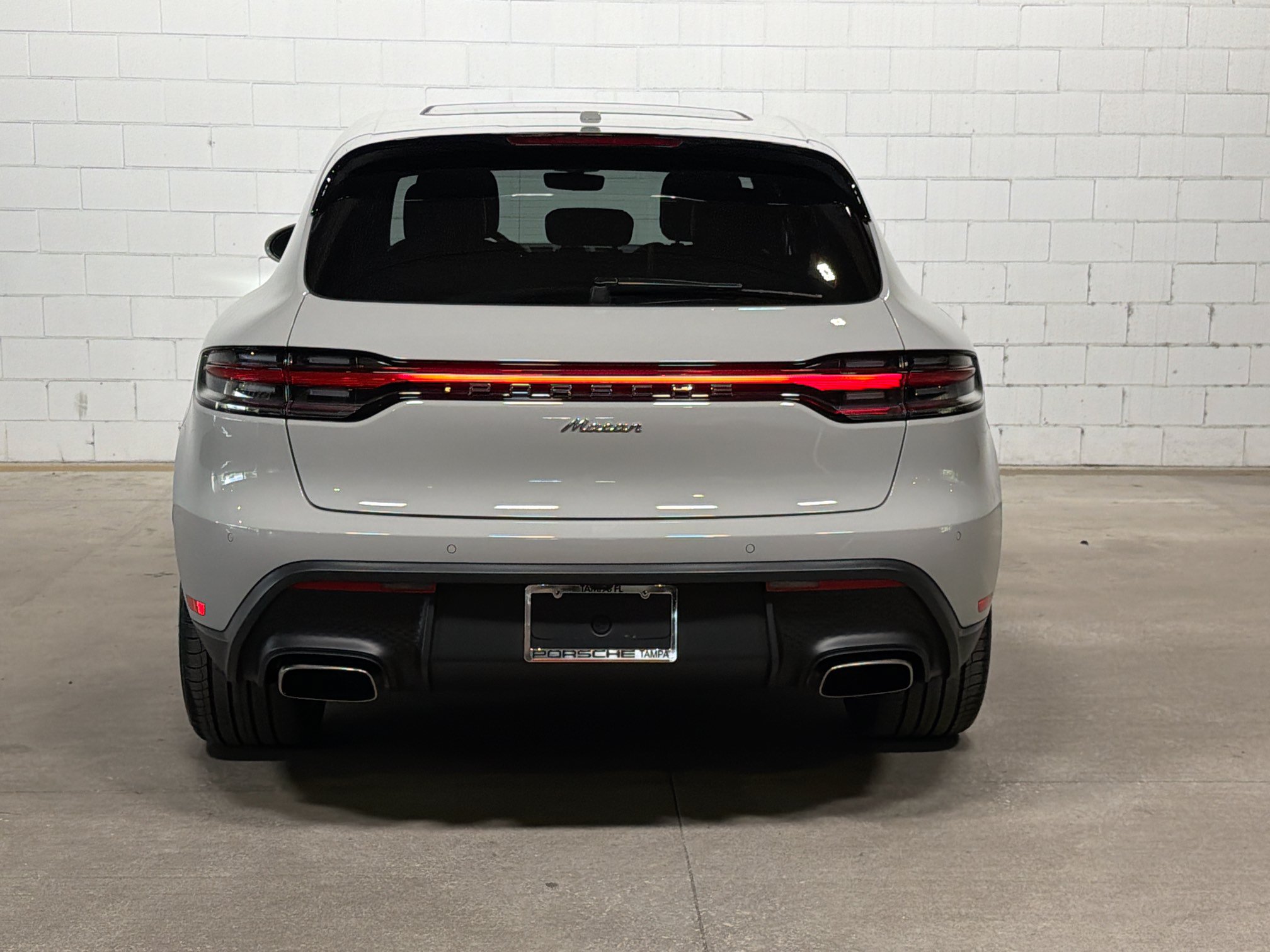 Certified 2026 Porsche Macan AWD/4WD image 8