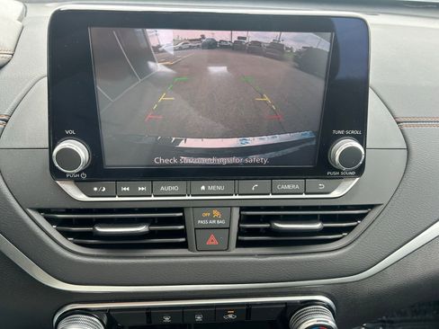 Used 2022 Nissan Altima 2.5 SR AWD/4WD image 17