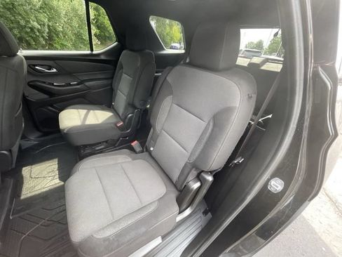 Used 2022 Chevrolet Traverse LT FWD image 24