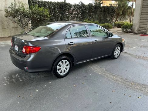 Used 2010 Toyota Corolla LE w/ All Weather Guard Pkg FWD image 6