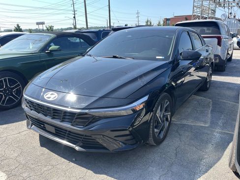 Used 2024 Hyundai Elantra Limited FWD image 3