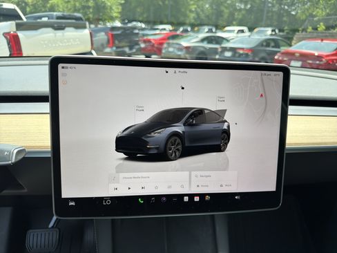 Used 2025 Tesla Model Y Long Range RWD image 27