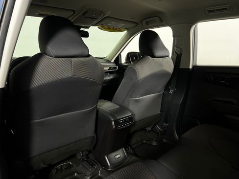 Used 2023 Toyota Highlander LE image 21