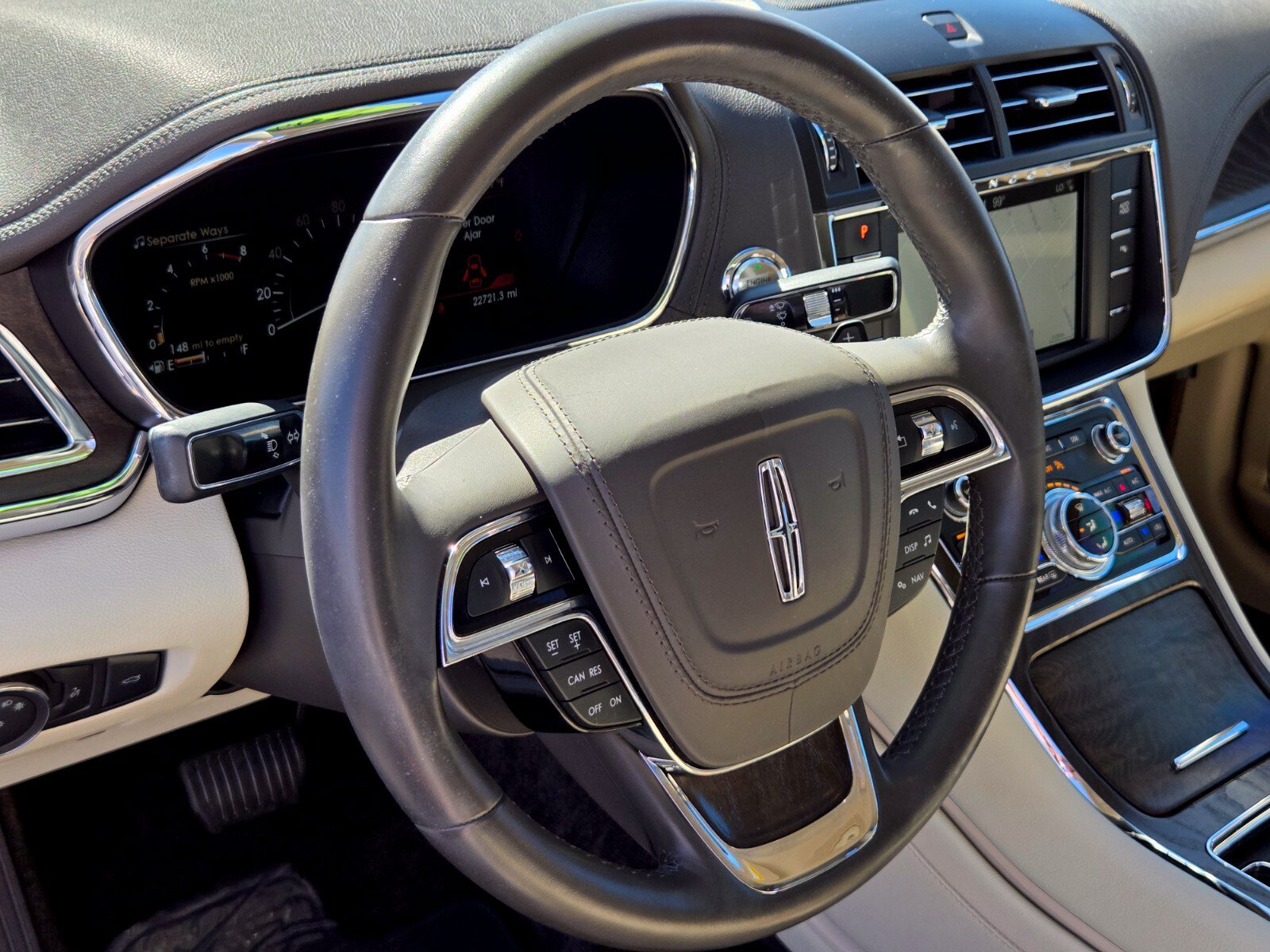 Used 2017 Lincoln Continental Select FWD image 19
