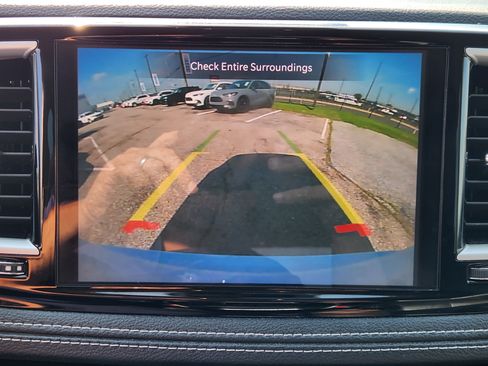 Used 2022 Chrysler Pacifica Touring-L FWD image 13
