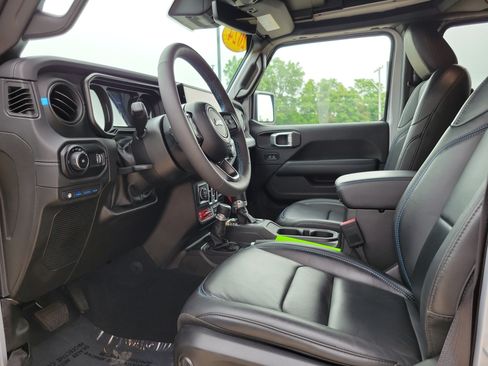 Used 2024 Jeep Wrangler Unlimited Rubicon 4xe AWD/4WD image 7