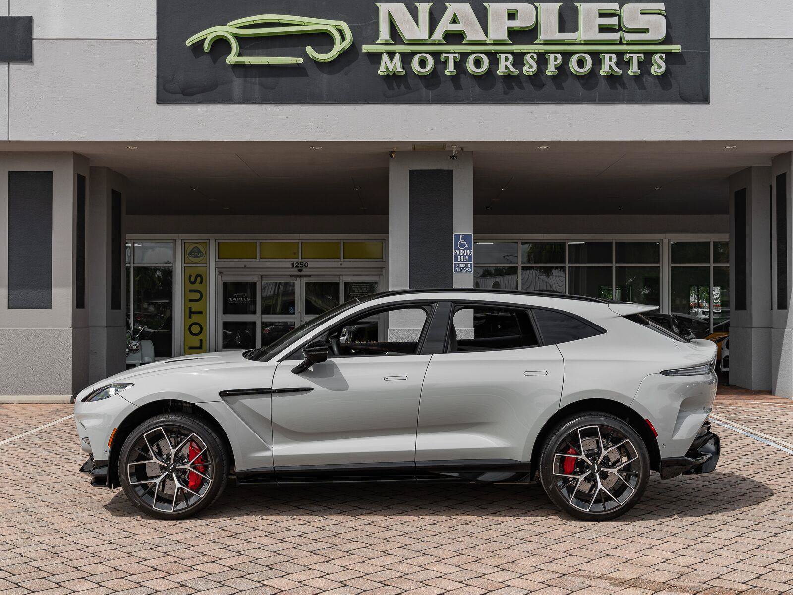 Used 2025 Aston Martin DBX 707 AWD/4WD image 31