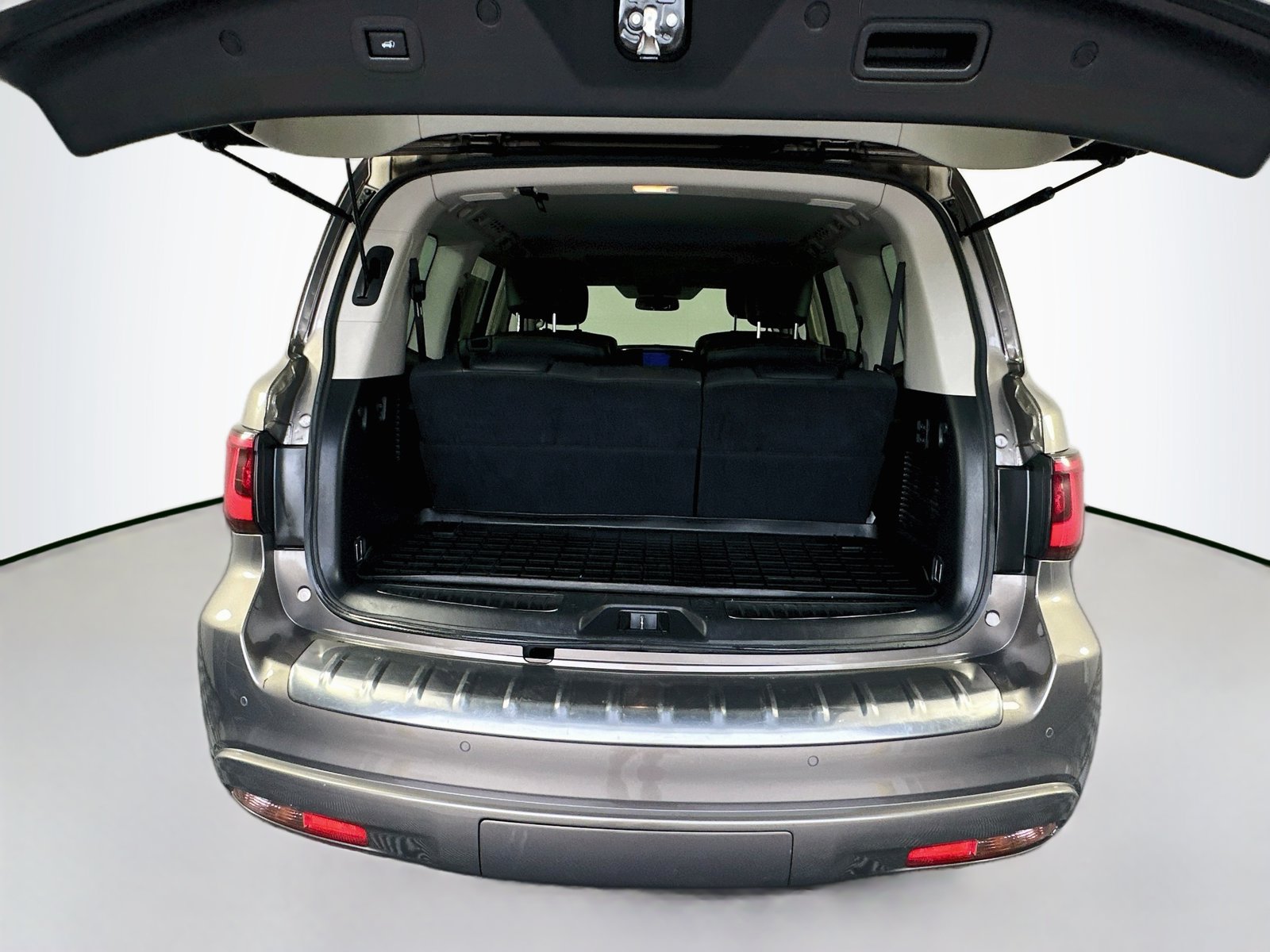 Used 2018 INFINITI QX80 2WD w/ Driver Assistance Package image 24