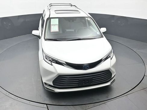 Certified 2023 Toyota Sienna Limited image 50