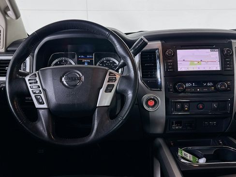 Used 2019 Nissan Titan SV w/ SV Convenience Package image 18