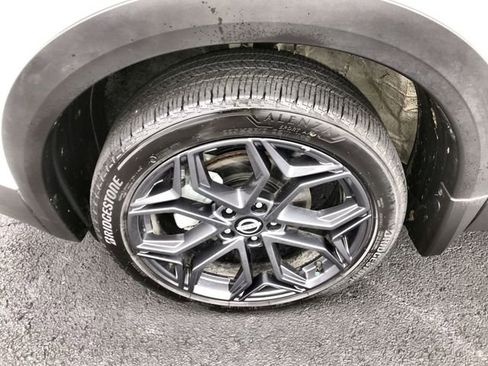 Certified 2025 Nissan Kicks SR FWD image 10