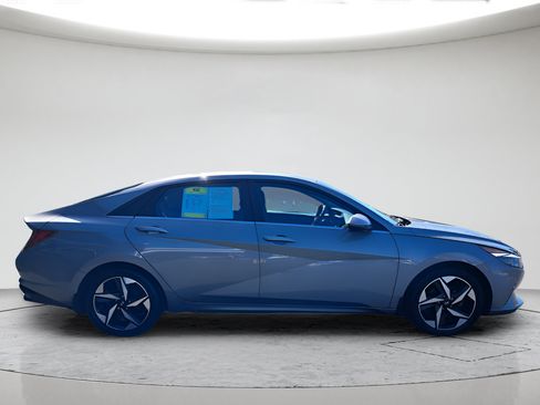 Used 2023 Hyundai Elantra Limited FWD image 4