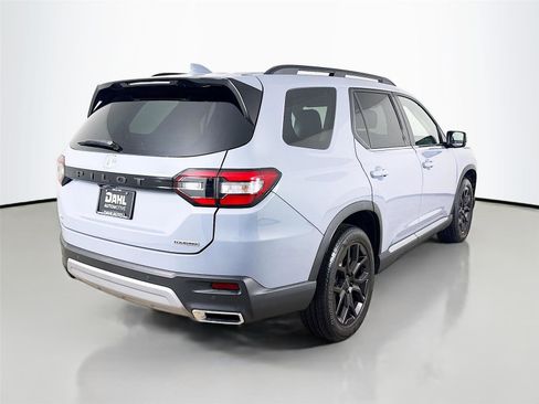 Used 2025 Honda Pilot Touring image 13