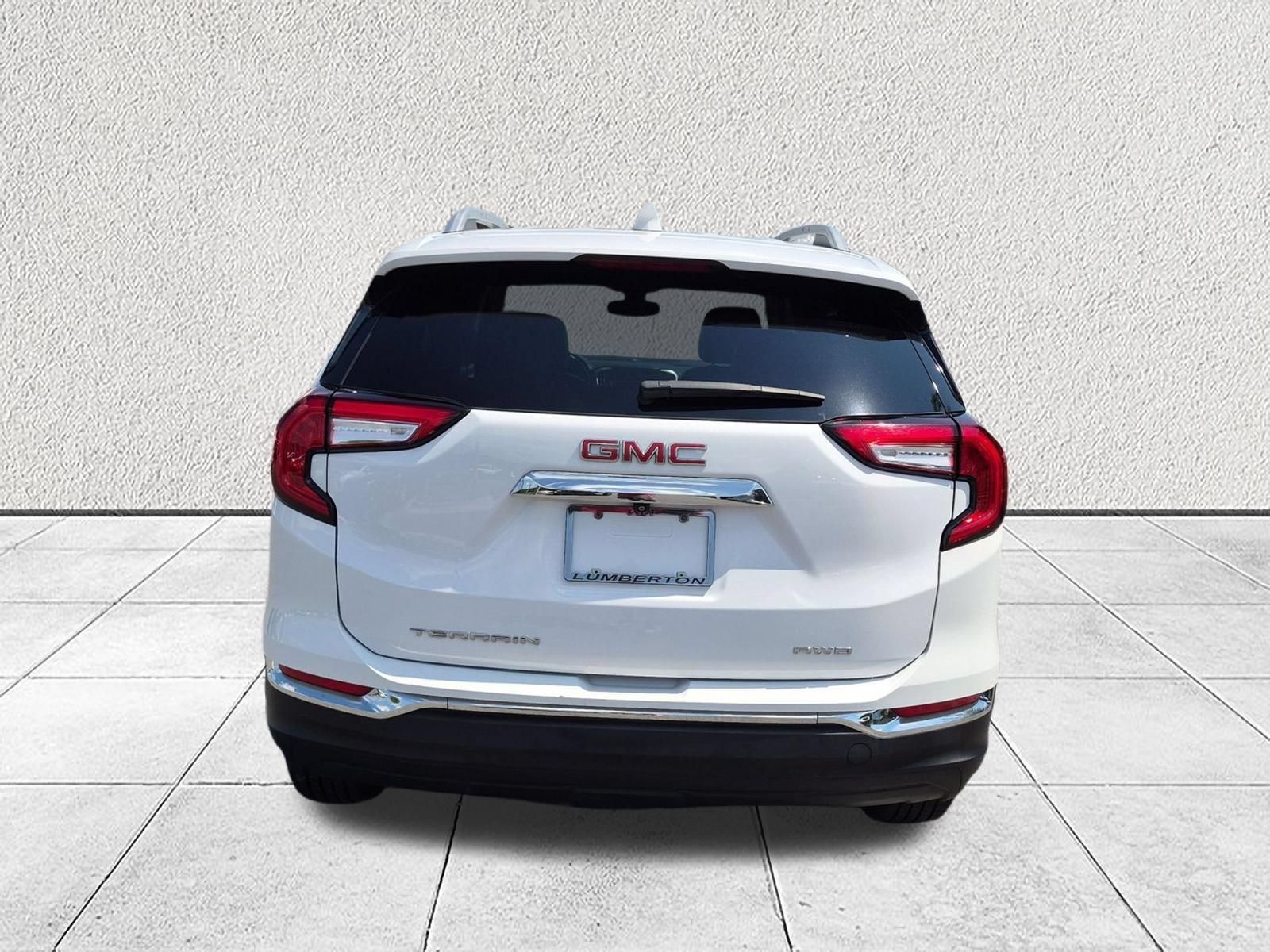 Used 2024 GMC Terrain SLT AWD/4WD image 4