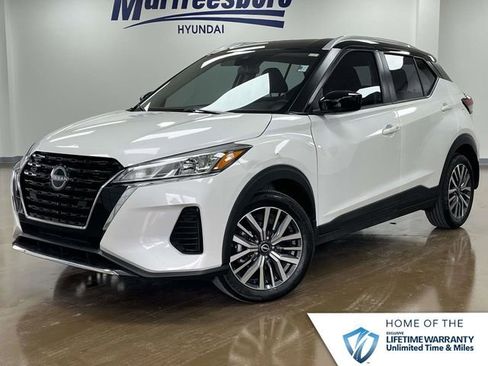 Used 2024 Nissan Kicks SV image 1