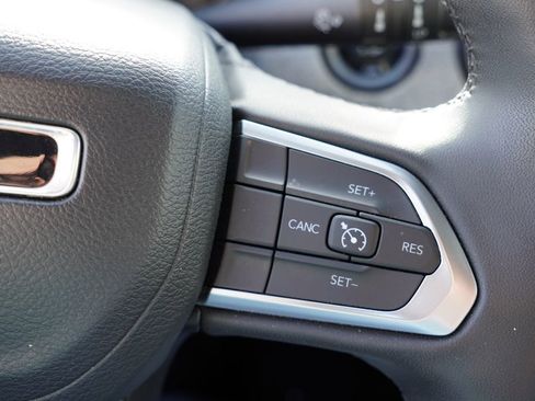 Used 2023 Jeep Compass Latitude image 30