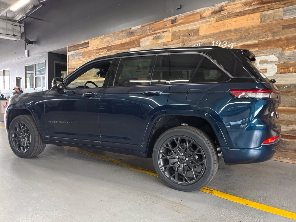 New 2027 Jeep Grand Cherokee Summit AWD/4WD image 16