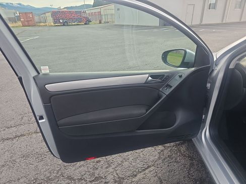 Used 2012 Volkswagen Golf 2-Door image 16