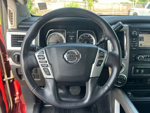 Used 2018 Nissan Titan PRO-4X w/ Pro-4x Convenience Package AWD/4WD image 19