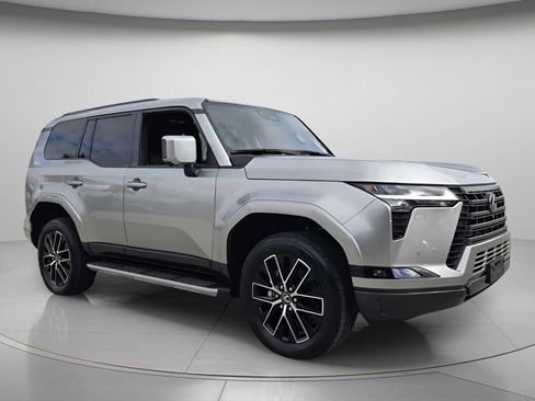 Used 2024 Lexus GX 550 w/ Accessory Package (Z1) image 9