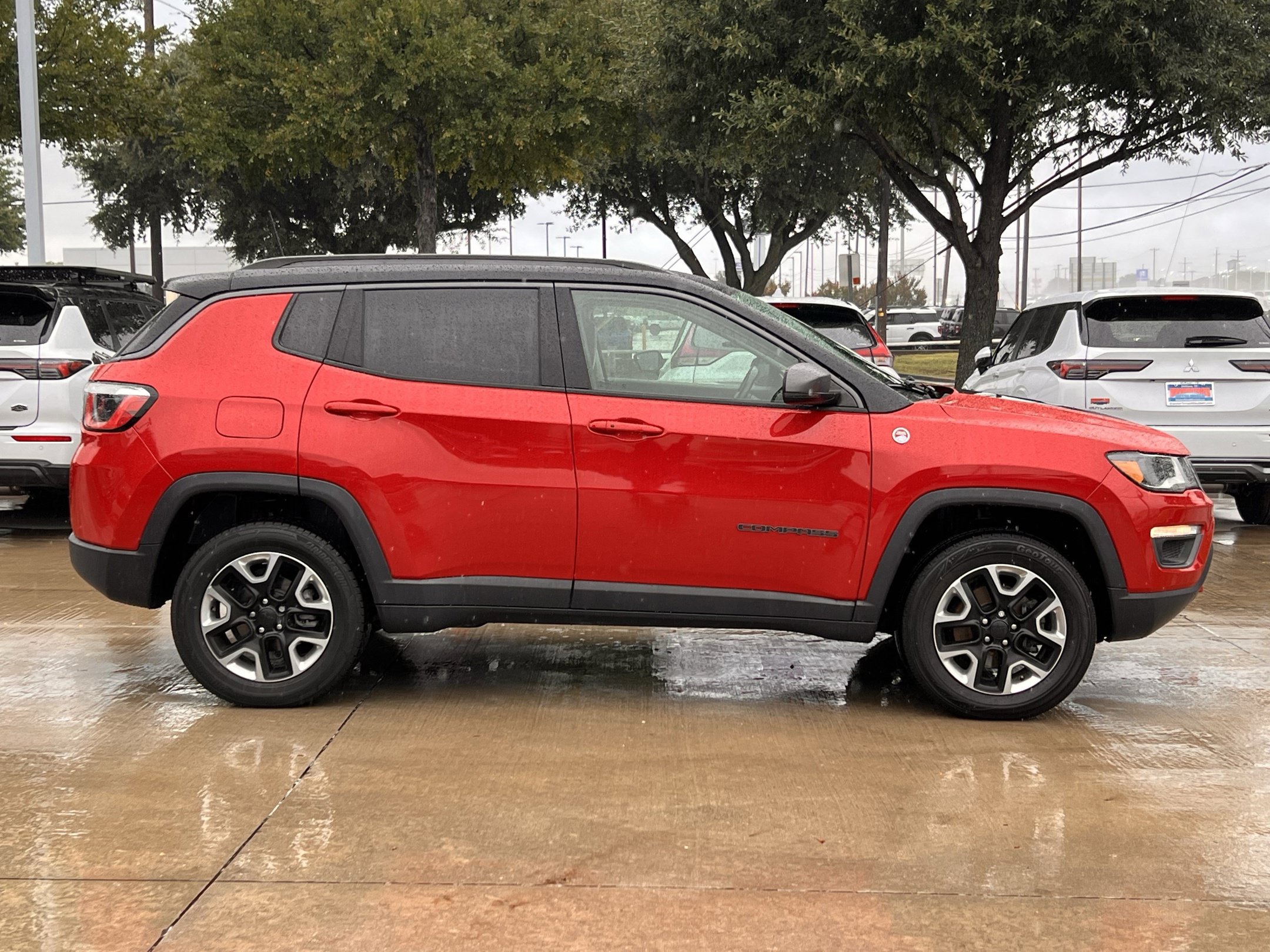 Used 2018 Jeep Compass Trailhawk w/ Leather Interior Group AWD/4WD image 3