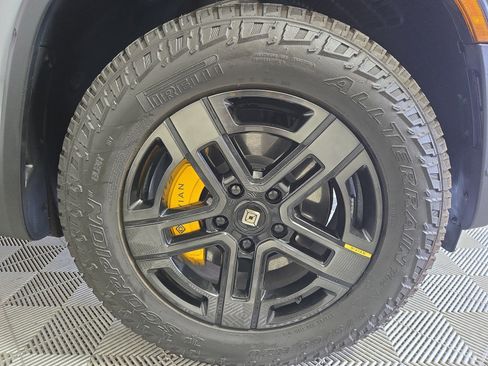 Used 2023 Rivian R1S Adventure image 11