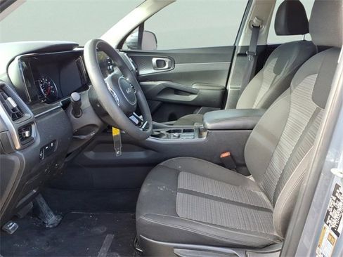 Used 2023 Kia Sorento LX image 21