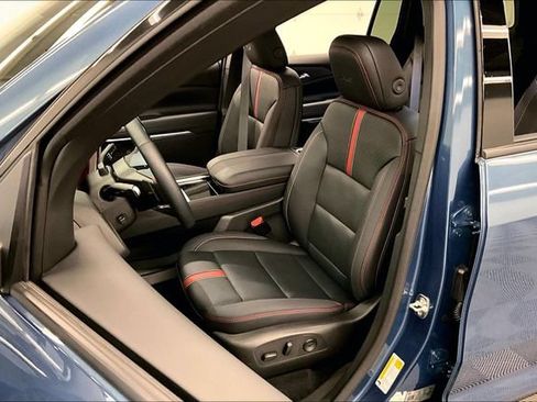 Used 2025 Chevrolet Traverse RS w/ LPO, Floor Liner Package AWD/4WD image 24