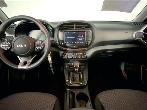 Certified 2025 Kia Soul LX w/ LX Technology Package FWD image 15