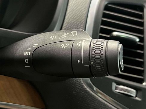 Used 2022 Volvo XC90 T6 Momentum w/ Climate Package image 27