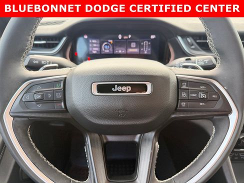 Used 2024 Jeep Grand Cherokee Laredo w/ Luxury Tech Group I RWD image 19
