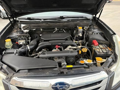 Used 2011 Subaru Outback 2.5i Limited image 11