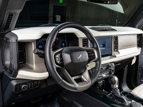 Used 2025 Ford Bronco Outer Banks image 16