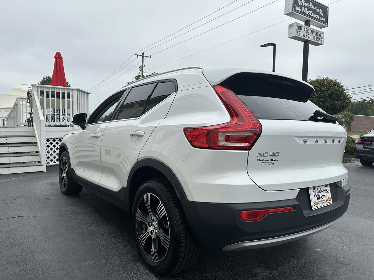 Used 2021 Volvo XC40 T4 Inscription FWD image 4