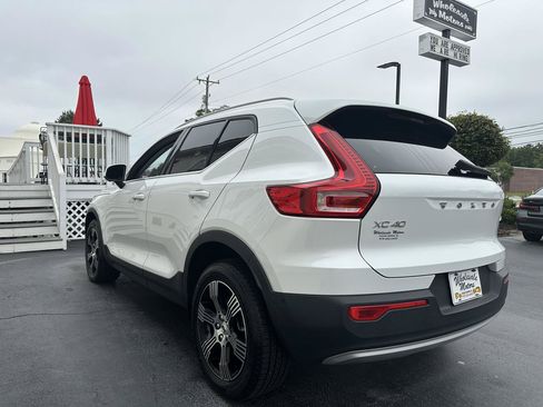 Used 2021 Volvo XC40 T4 Inscription FWD image 4