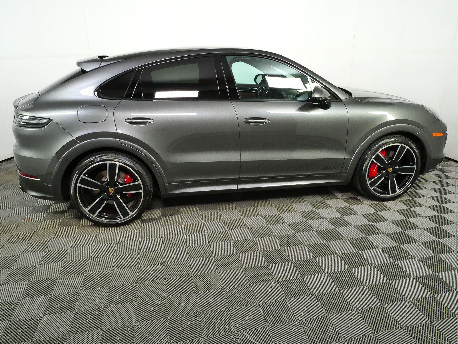 Certified 2023 Porsche Cayenne GTS AWD/4WD image 33