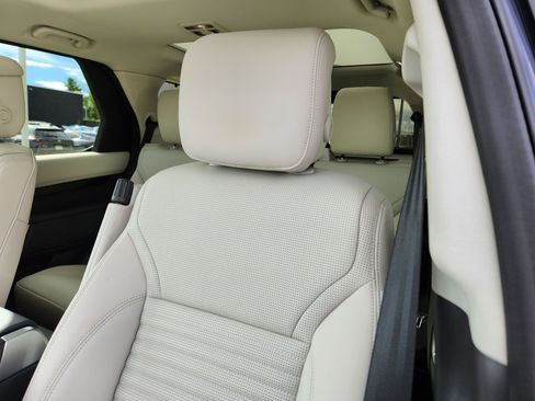 Used 2025 Land Rover Discovery S image 11