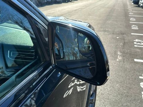 Used 2024 Jeep Wagoneer L Series III w/ Flexible Seating Group image 13