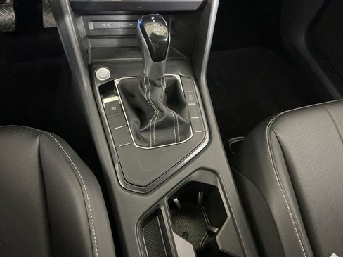 Used 2023 Volkswagen Tiguan SE image 13