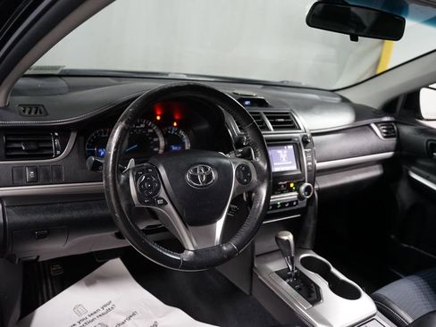 Used 2014 Toyota Camry SE FWD image 10