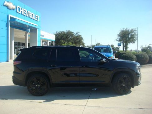 Used 2025 GMC Acadia Elevation w/ Elevation Premium Package FWD image 8