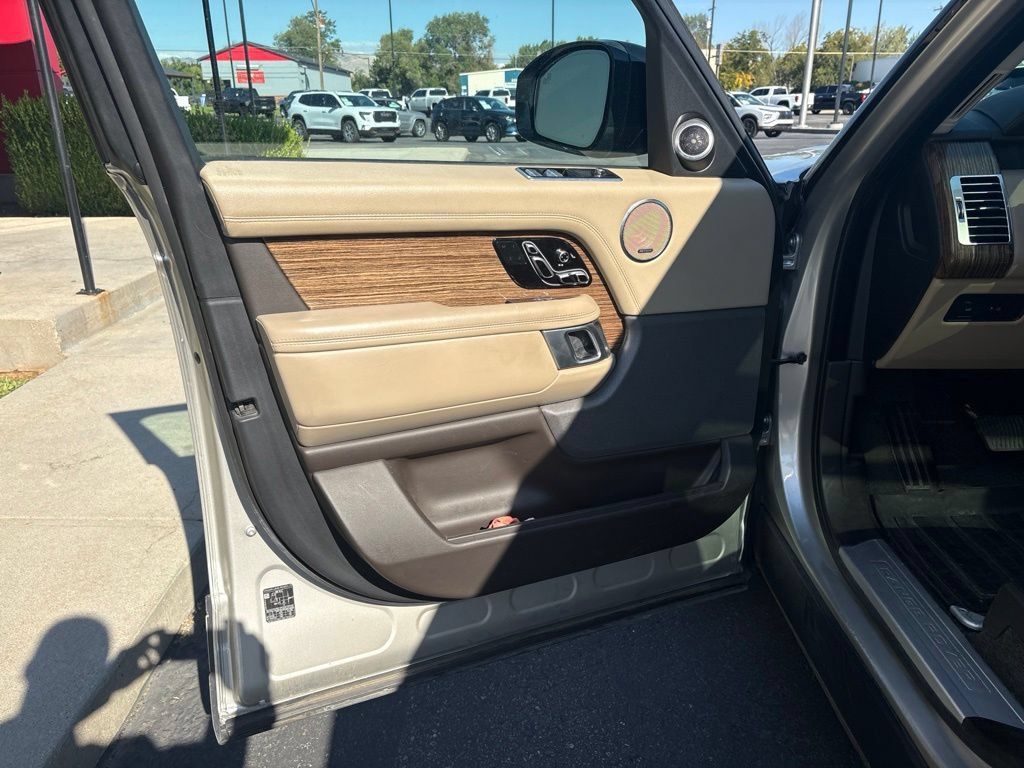 Used 2019 Land Rover Range Rover Supercharged AWD/4WD image 9