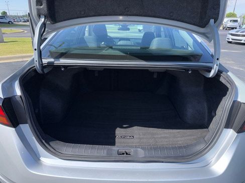 Used 2024 Nissan Altima 2.5 SV FWD image 14