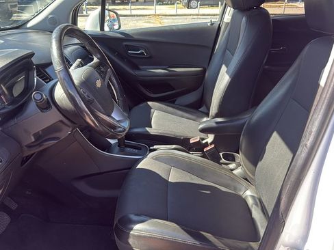 Used 2022 Chevrolet Trax LT w/ Driver Confidence Package image 10