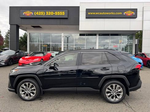 Used 2020 Toyota RAV4 XLE Premium image 2