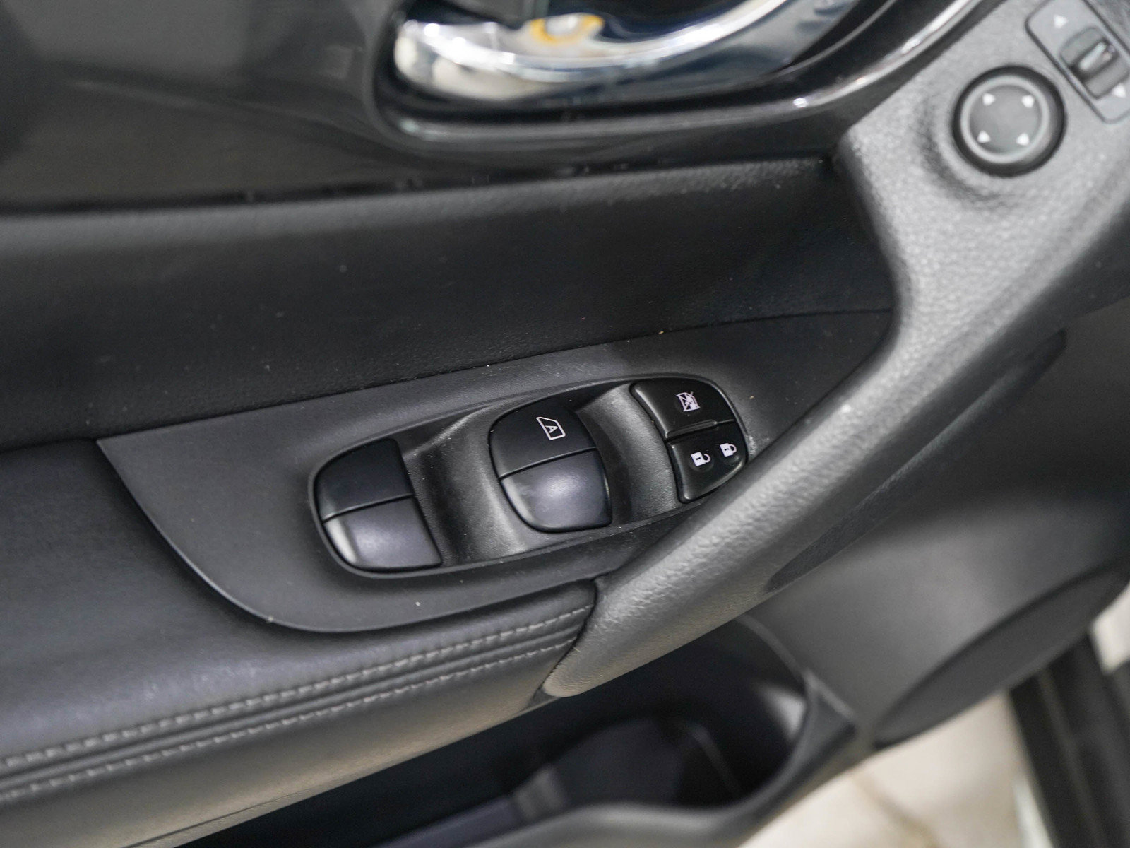 Used 2017 Nissan Rogue S AWD/4WD image 19